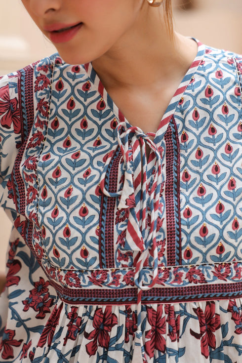 Women Pure Cotton Floral Printed Tie-Up Neck Cotton Empire Top